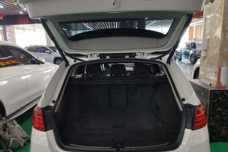 Used BMW 3 Series 2013 320i Sport Touring Edition Trunk