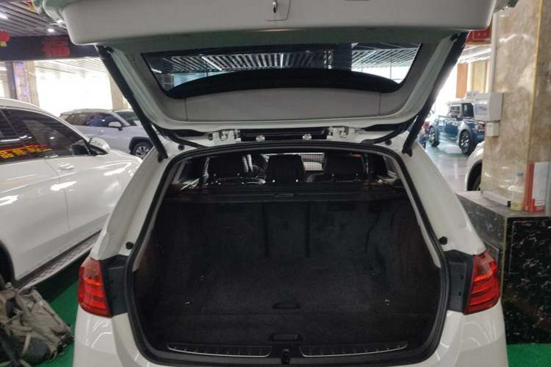 Used BMW 3 Series 2013 320i Sport Touring Edition Trunk