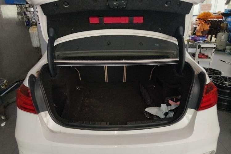 Used BMW 3 Series 2013 320Li Fashion Model Trunk