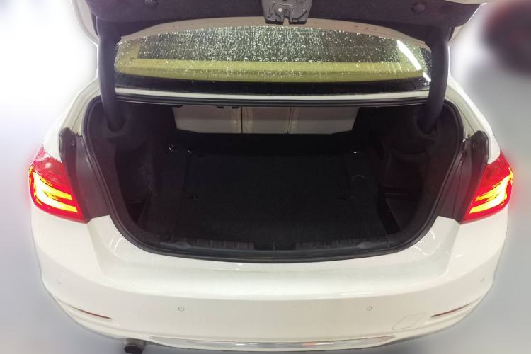 Used BMW 3 Series 2013 320Li Fashion Model Trunk