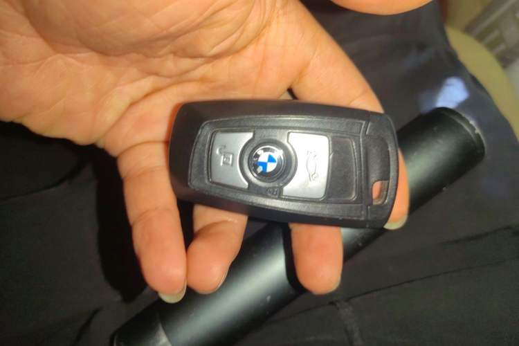 Used BMW 3 Series 2013 320i Active Edition Vehicle Key
