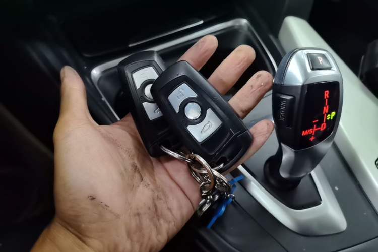 Used BMW 3 Series 2013 320i Active Edition Vehicle Key