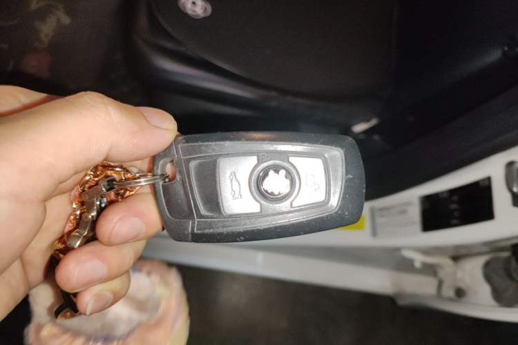 Used BMW 3 Series 2013 320i Sport Edition Vehicle Key