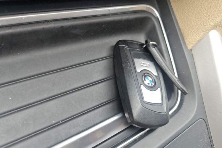 Used BMW 3 Series 2013 320i Active Edition Vehicle Key