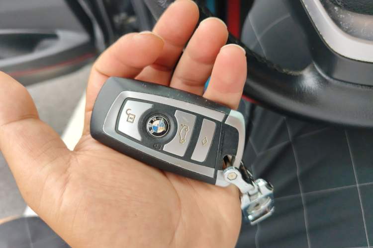Used BMW 3 Series 2013 320i Active Edition Vehicle Key