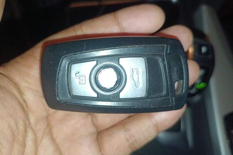 Used BMW 3 Series 2013 320i Active Edition Vehicle Key