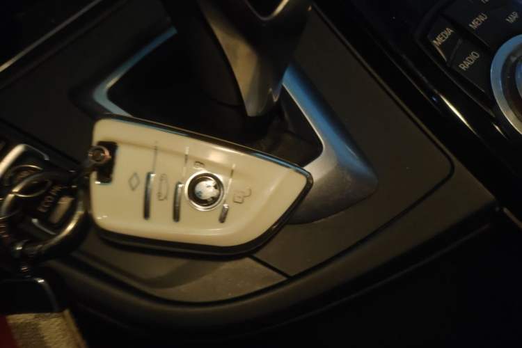 Used BMW 3 Series 2013 320i Sport Design Package Vehicle Key
