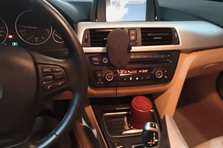 Used BMW 3 Series 2013 320i Sport Edition Audio And AC Panel