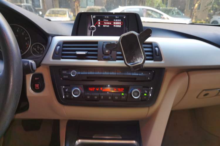 Used BMW 3 Series 2013 320i Sport Edition Audio And AC Panel