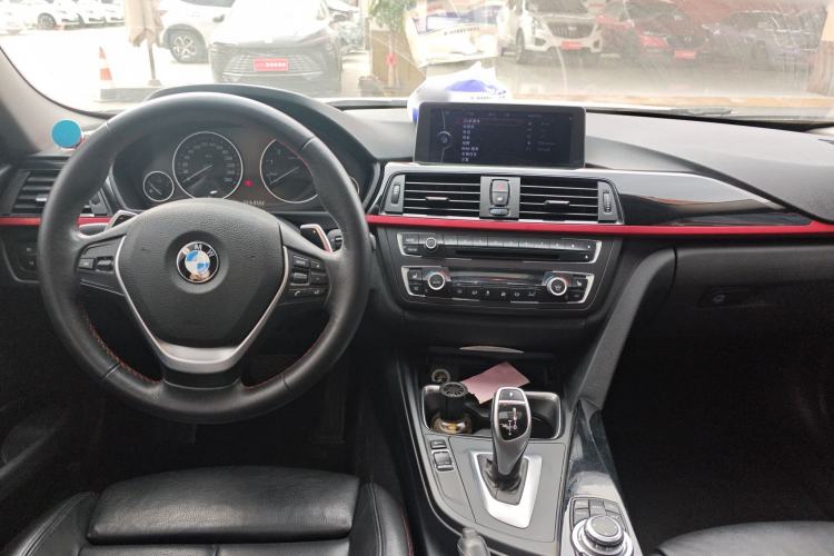 Used BMW 3 Series 2013 320i Sport Design Package Center Console