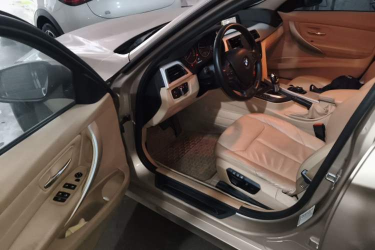 Used BMW 3 Series 2013 320i Sport Edition Driver Seat