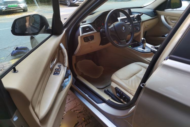 Used BMW 3 Series 2013 320i Sport Edition Driver Seat
