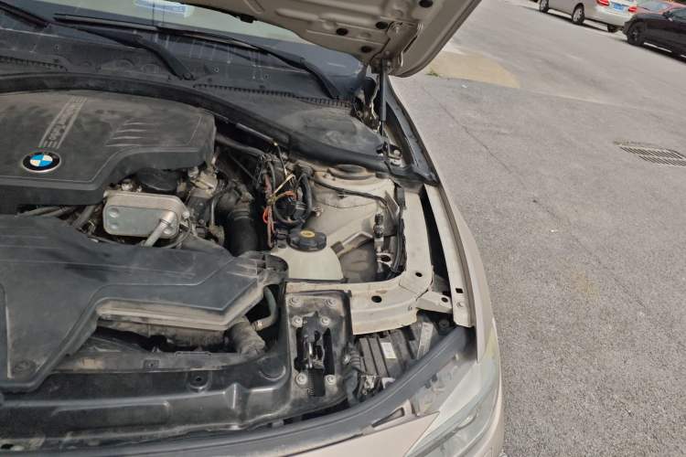 Used BMW 3 Series 2013 320i Sport Design Package Engine Bay Left