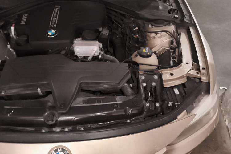 Used BMW 3 Series 2013 320i Sport Edition Engine Bay Left