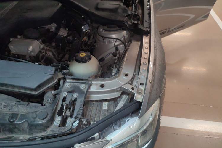 Used BMW 3 Series 2013 320Li Fashion Model Engine Bay Left