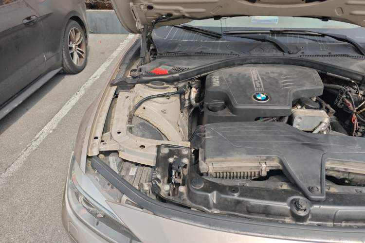 Used BMW 3 Series 2013 320i Sport Design Package Engine Bay Right