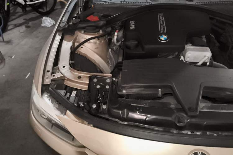 Used BMW 3 Series 2013 320i Sport Edition Engine Bay Right