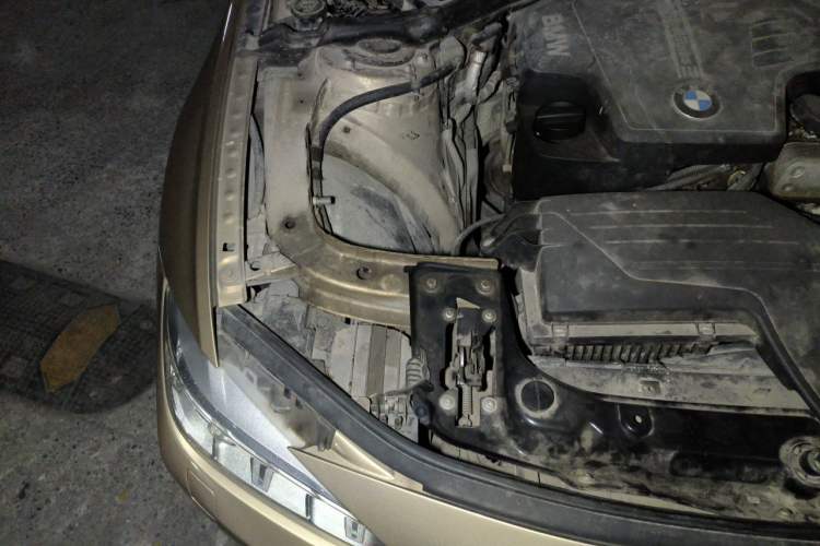 Used BMW 3 Series 2013 328Li Luxury Design Package Engine Bay Right