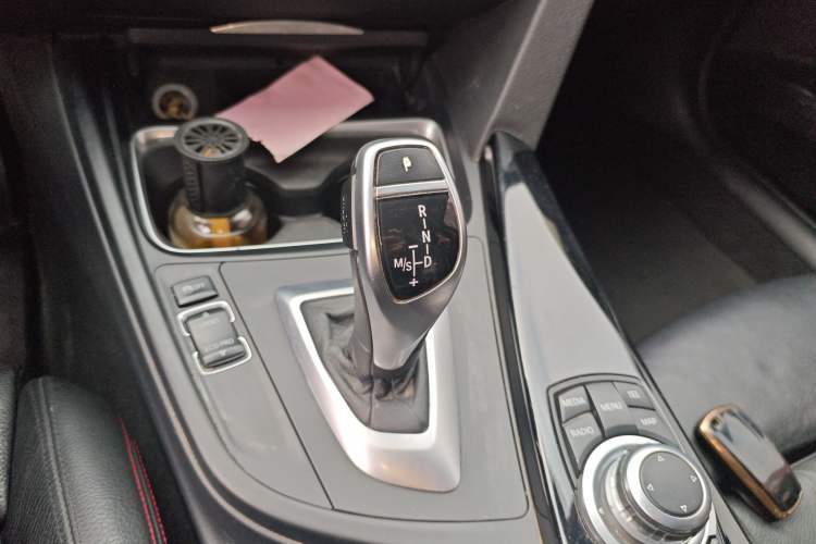 Used BMW 3 Series 2013 320i Sport Design Package Gear Lever