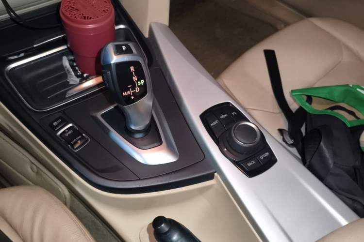 Used BMW 3 Series 2013 320i Sport Edition Gear Lever