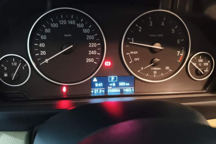 Used BMW 3 Series 2013 320i Sport Edition Odometer Close Up