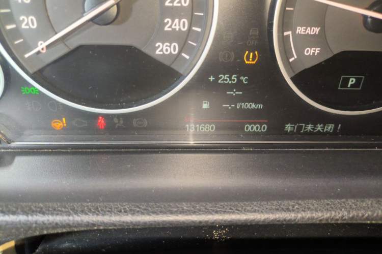 Used BMW 3 Series 2013 328Li Luxury Design Package Odometer Close Up