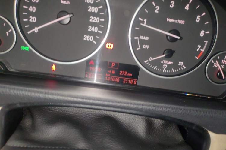 Used BMW 3 Series 2013 320Li Fashion Model Odometer Close Up
