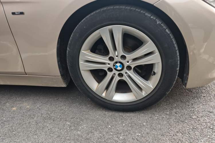 Used BMW 3 Series 2013 320i Sport Design Package Right Front Wheel Hub