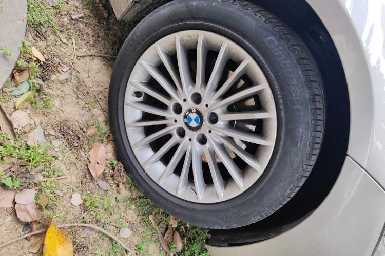 Used BMW 3 Series 2013 328Li Luxury Design Package Right Front Wheel Hub