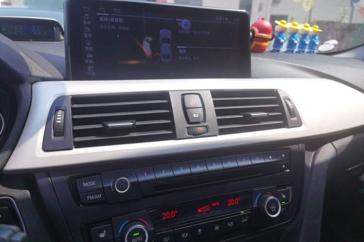 Used BMW 3 Series 2014 320i Sport Edition Audio And AC Panel