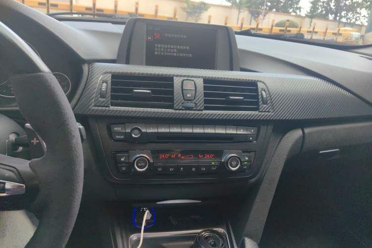 Used BMW 3 Series 2014 320i Sport Edition Audio And AC Panel