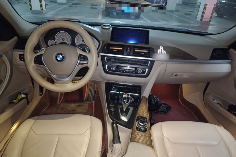 Used BMW 3 Series 2014 320i Sport Edition Center Console