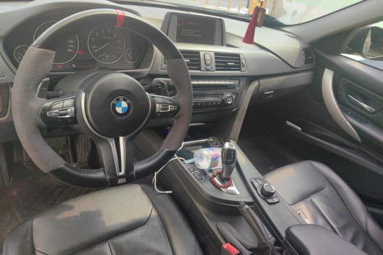 Used BMW 3 Series 2014 320i Sport Edition Center Console