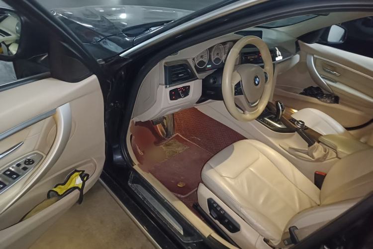 Used BMW 3 Series 2014 320i Sport Edition Driver Seat