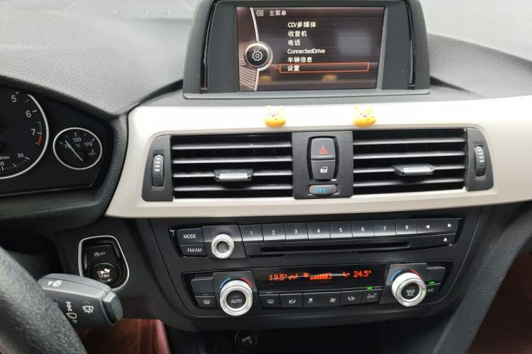 Used BMW 3 Series 2014 320Li Fashion Model Audio And AC Panel