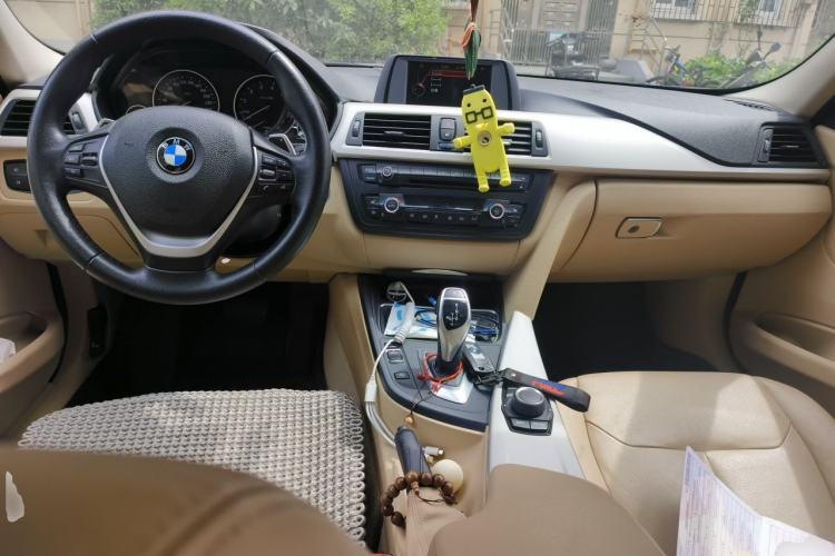 Used BMW 3 Series 2014 328Li Fashion Model Center Console