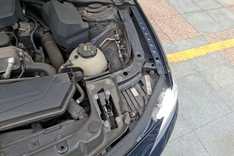 Used BMW 3 Series 2014 320Li Fashion Model Engine Bay Left