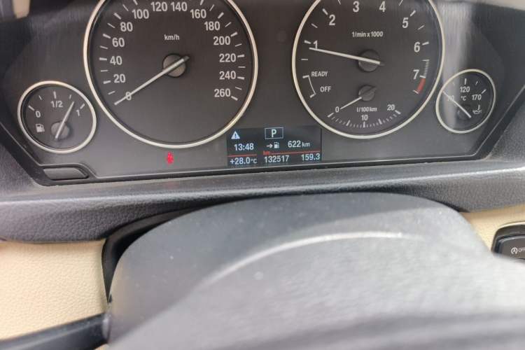Used BMW 3 Series 2014 328Li Fashion Model Odometer Close Up