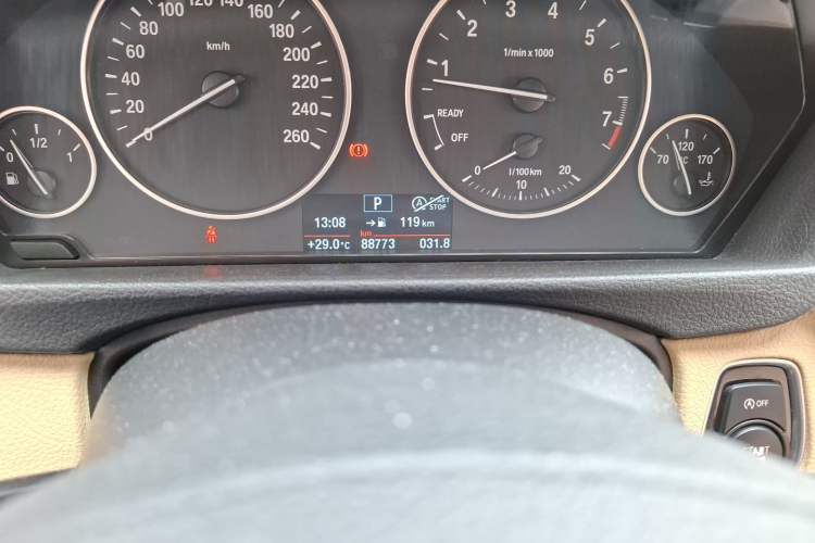 Used BMW 3 Series 2014 320Li Fashion Model Odometer Close Up