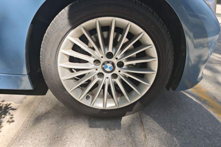 Used BMW 3 Series 2014 328Li Luxury Design Package Right Front Wheel Hub