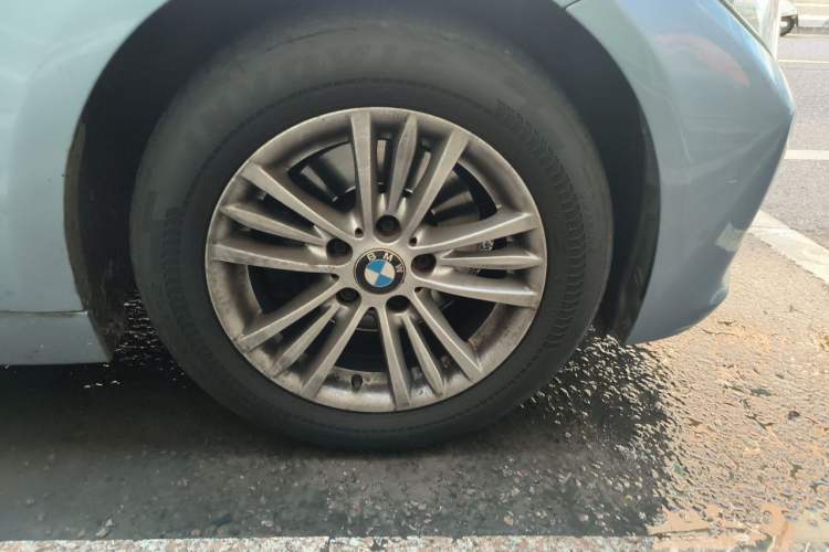 Used BMW 3 Series 2014 320Li Fashion Model Right Front Wheel Hub