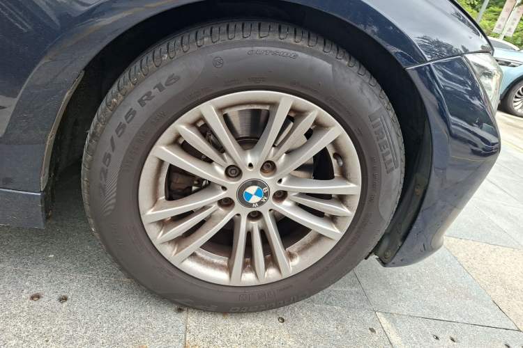 Used BMW 3 Series 2014 320Li Fashion Model Right Front Wheel Hub