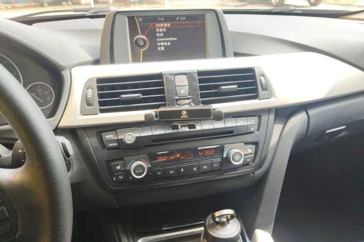 Used BMW 3 Series 2014 320i Sport Edition Audio And AC Panel