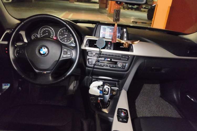 Used BMW 3 Series 2014 320Li Fashion Model Center Console