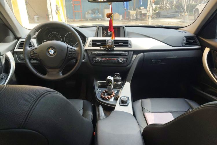 Used BMW 3 Series 2014 320i Sport Edition Center Console