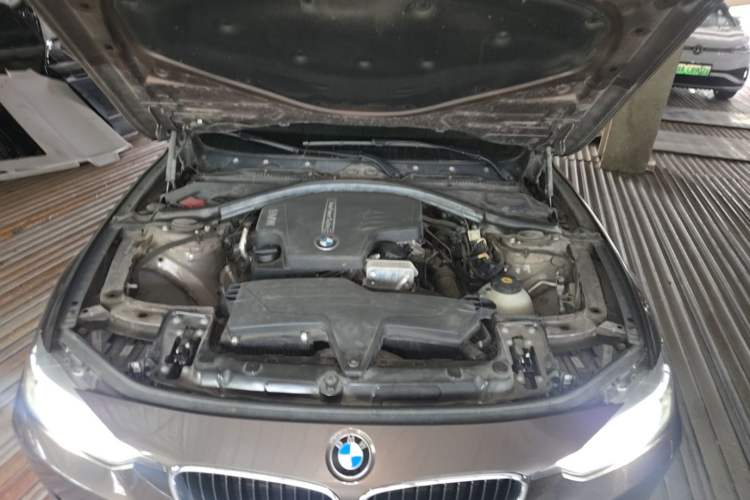 Used BMW 3 Series 2014 320i Sport Edition Engine Bay