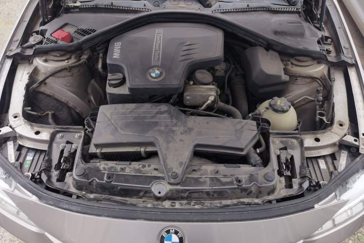 Used BMW 3 Series 2014 320Li Fashion Model Engine Bay