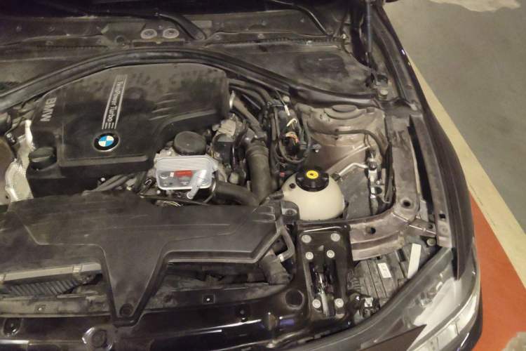Used BMW 3 Series 2014 320Li Fashion Model Engine Bay Left