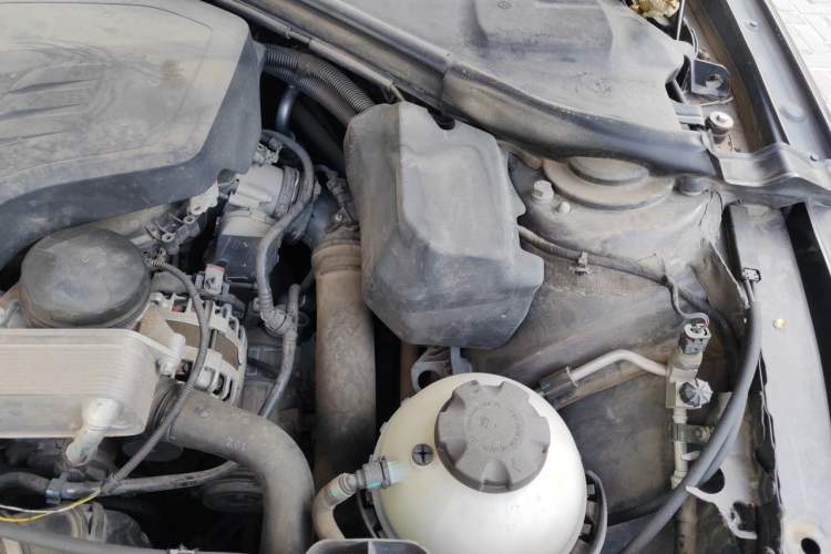 Used BMW 3 Series 2014 320Li Fashion Model Engine Bay Left