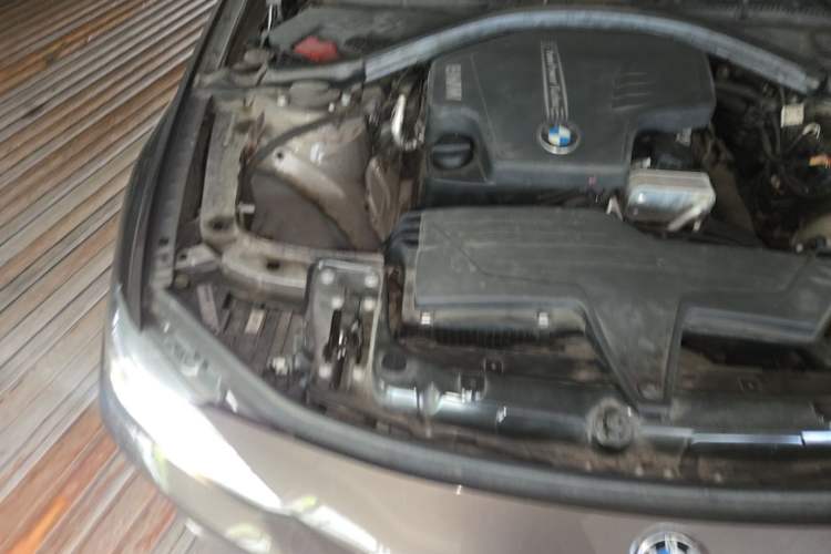 Used BMW 3 Series 2014 320i Sport Edition Engine Bay Right